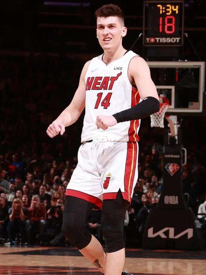 少年投身于 少年投身于